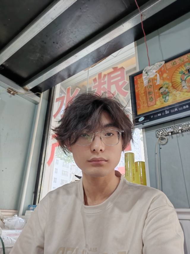 艾志杰个人生活照1