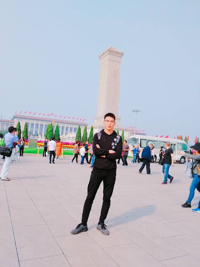 王育梁个人生活照1
