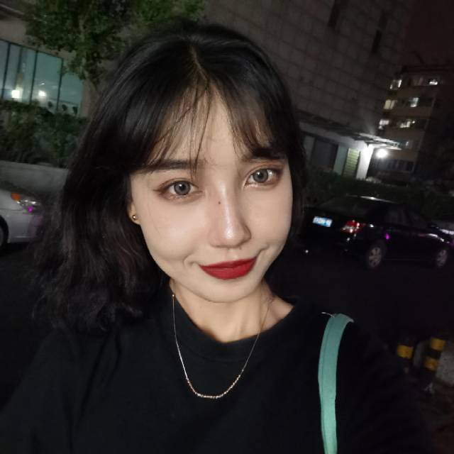 Emilia个人生活照1