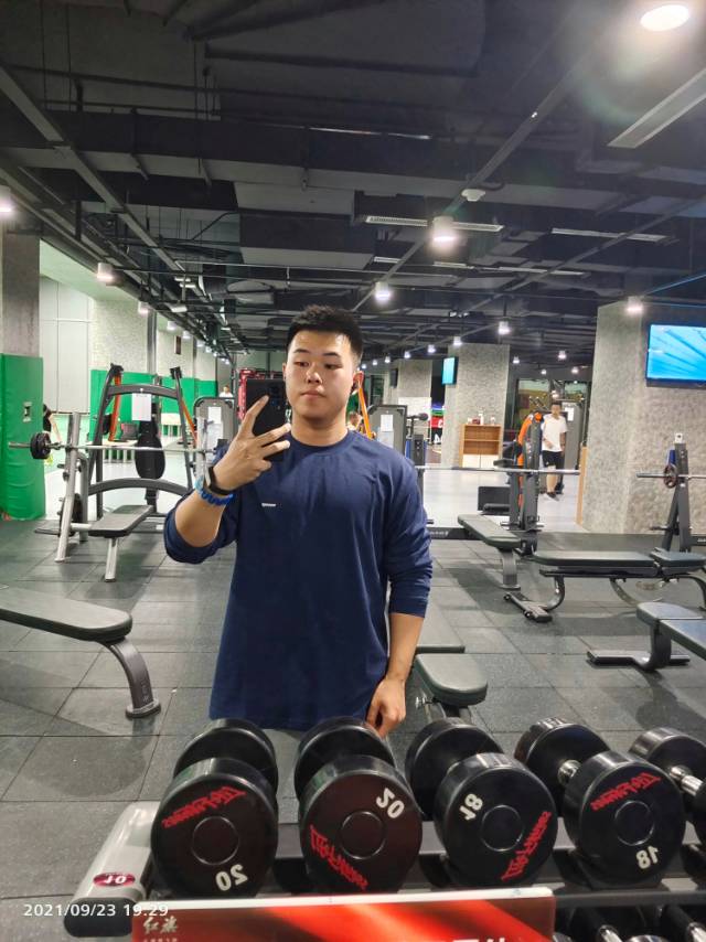 彭梓恒个人生活照2