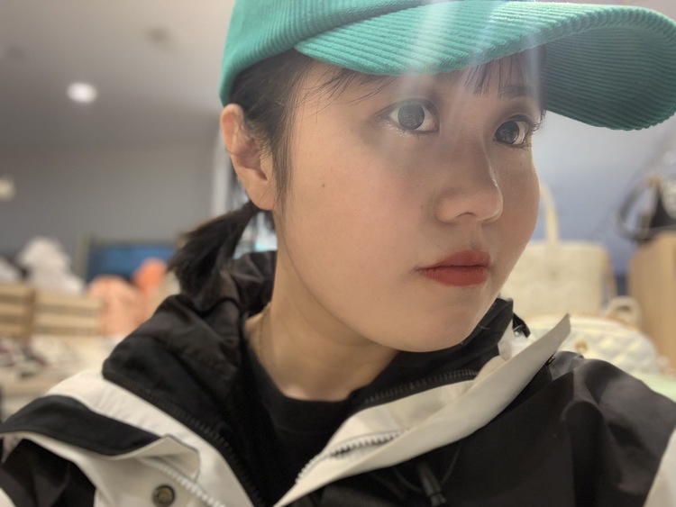 苗曌玮个人生活照1