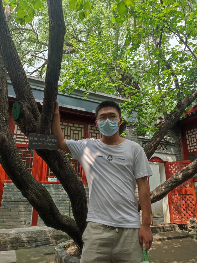 王龙笑个人生活照2