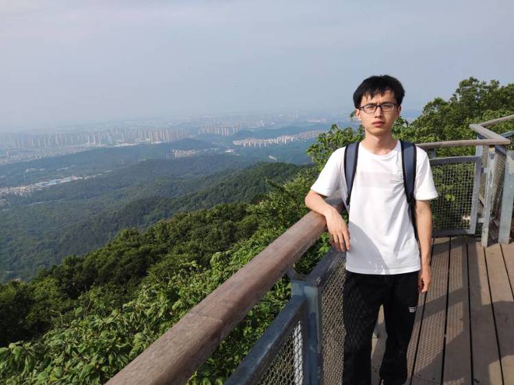 李建勋个人生活照1