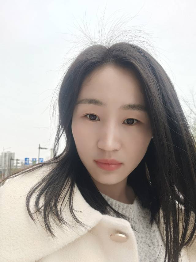 岳春晓个人生活照1