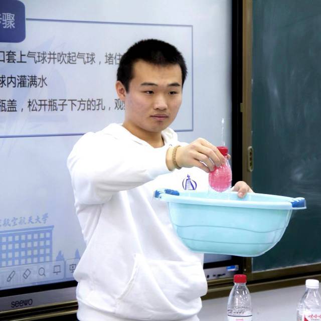 汪秦毅个人生活照2