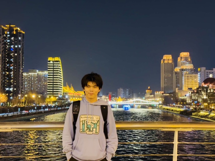 何飞成个人生活照2
