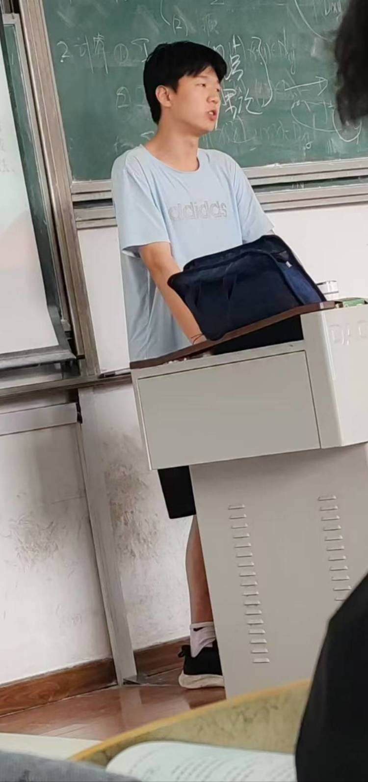 李龙举个人生活照2