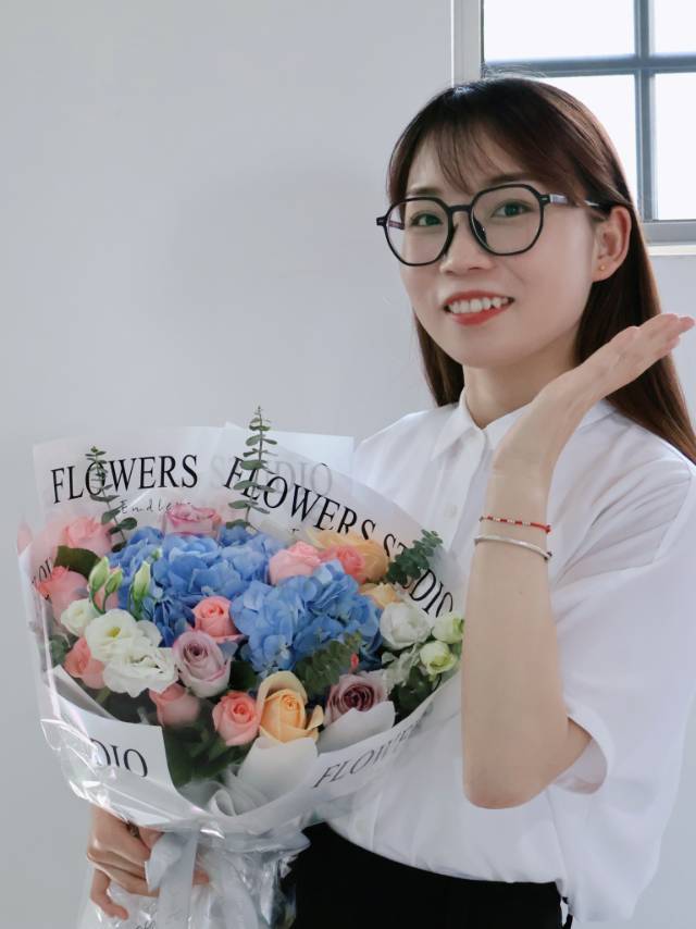 吕景姝个人生活照1