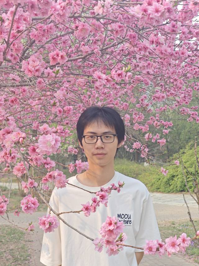 卢恒润个人生活照2