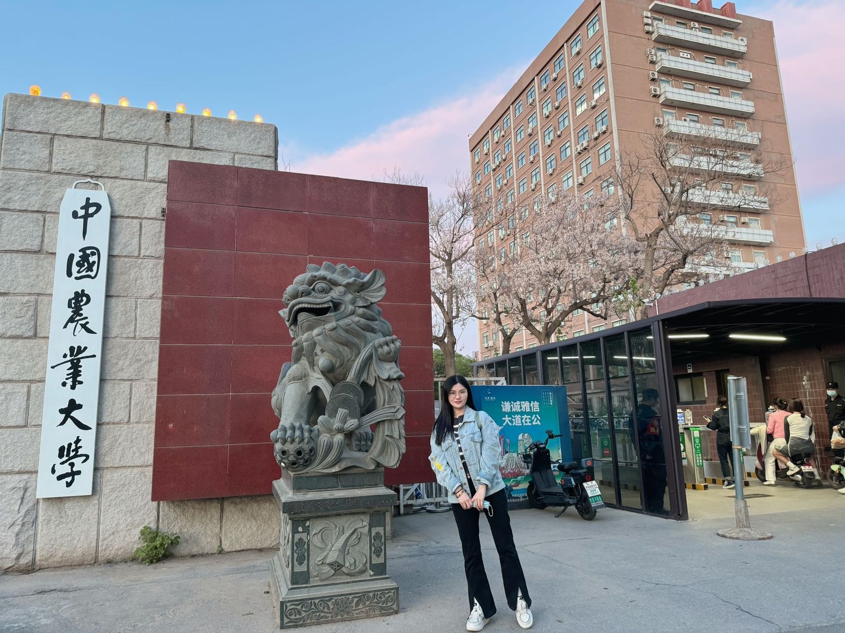 傅老师个人生活照2