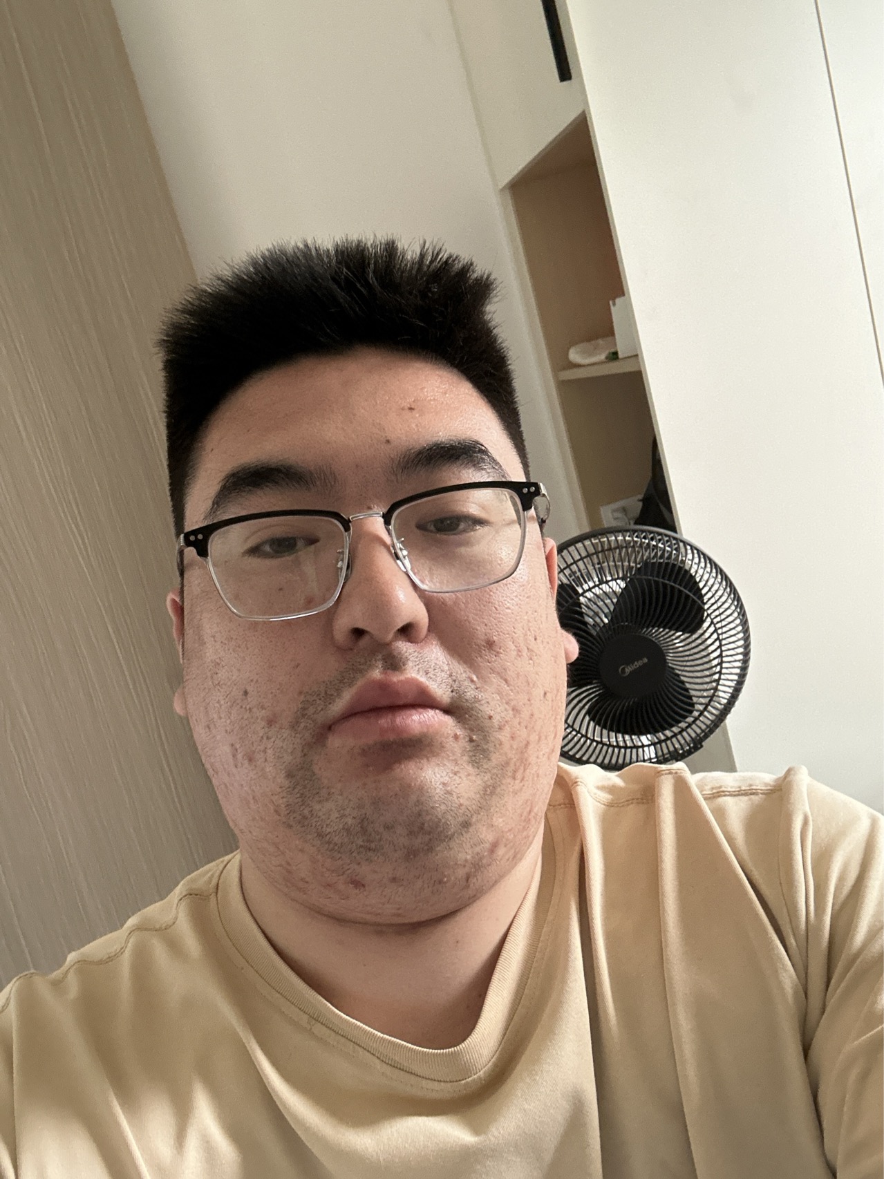 丁鹏飞个人生活照1