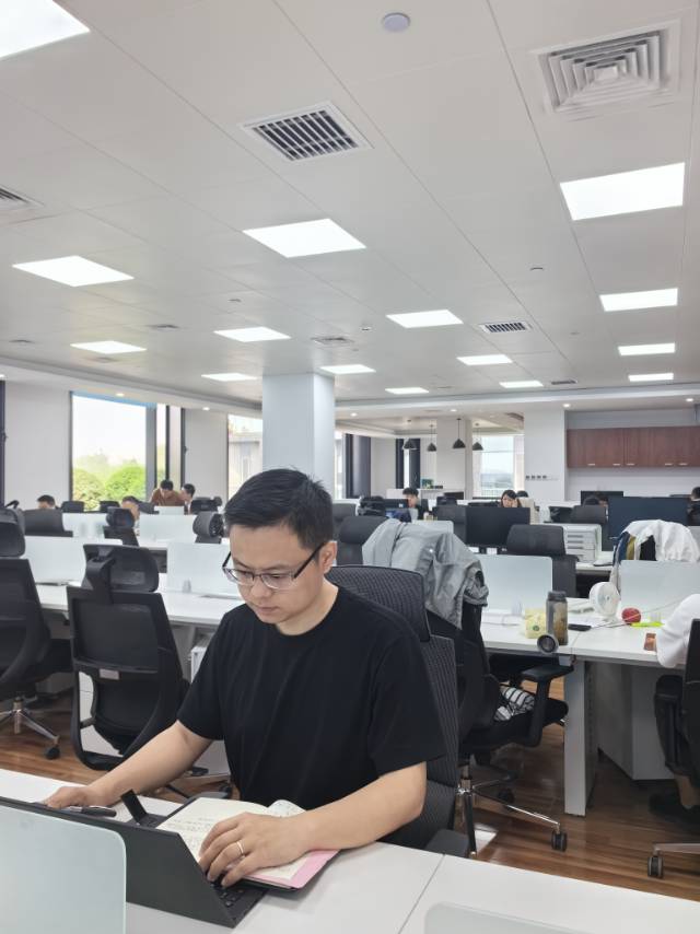 黄昊个人生活照1