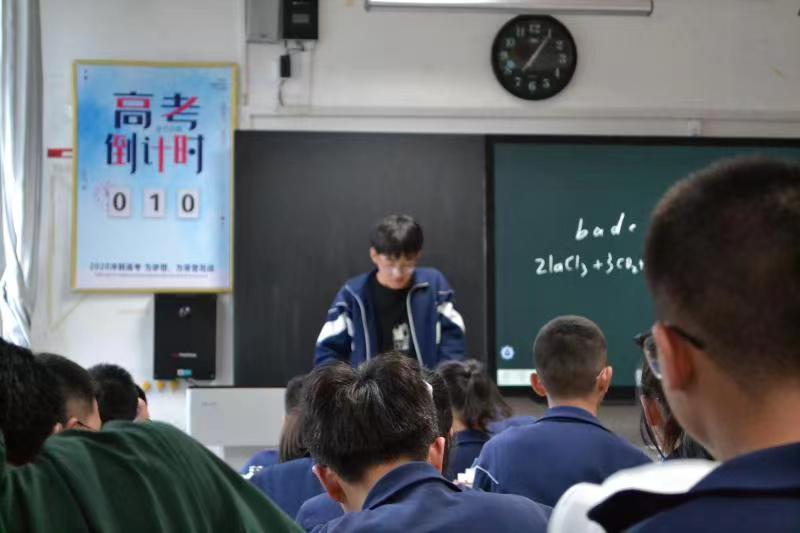 袁建伟个人生活照1