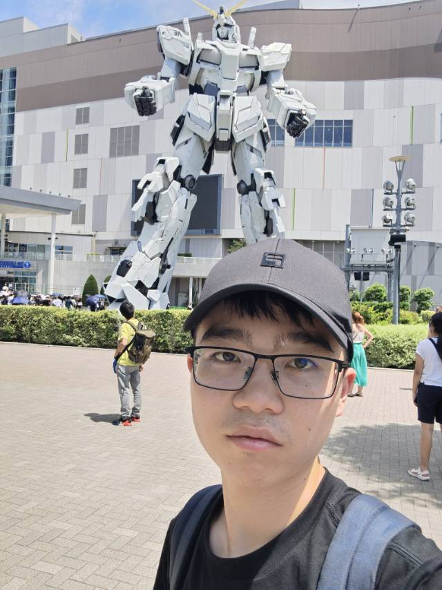 俞登辉个人生活照1
