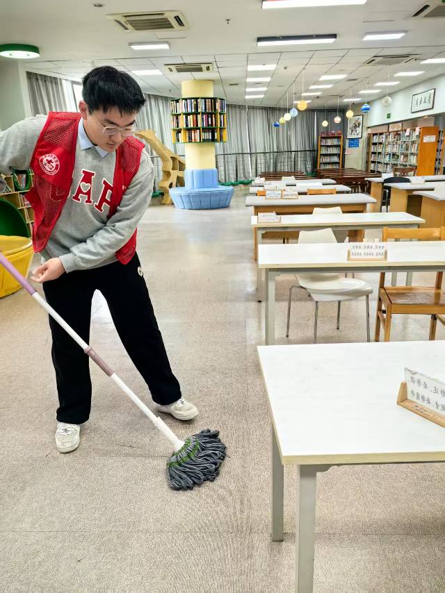 雷威祺个人生活照1