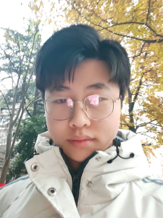 郑兆宇个人生活照1