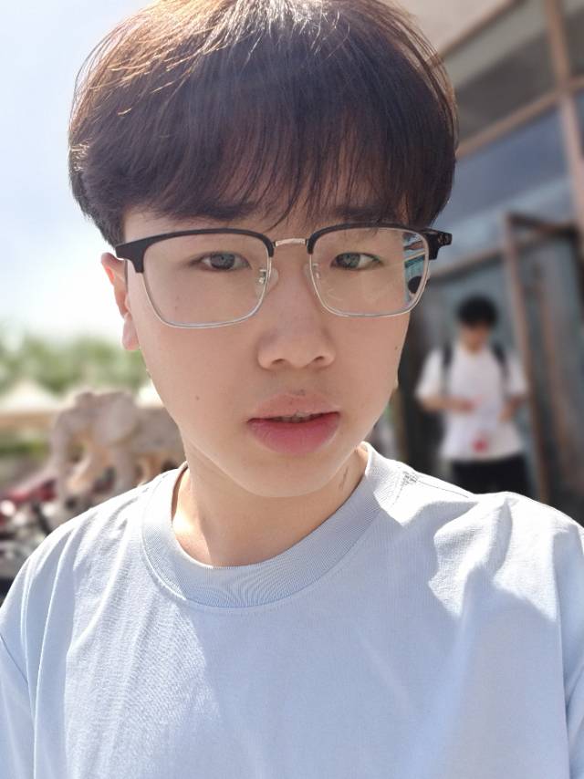 李鑫洋个人生活照1