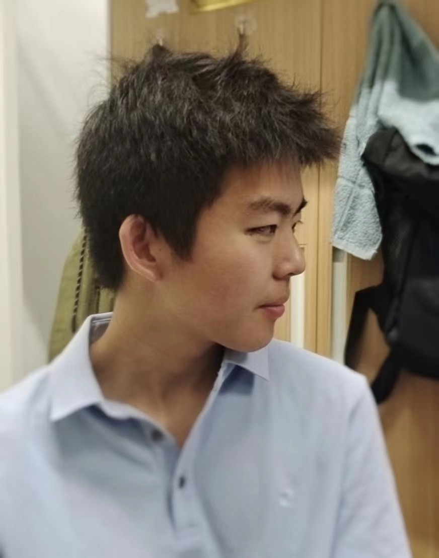 校杨嘉睿个人生活照3