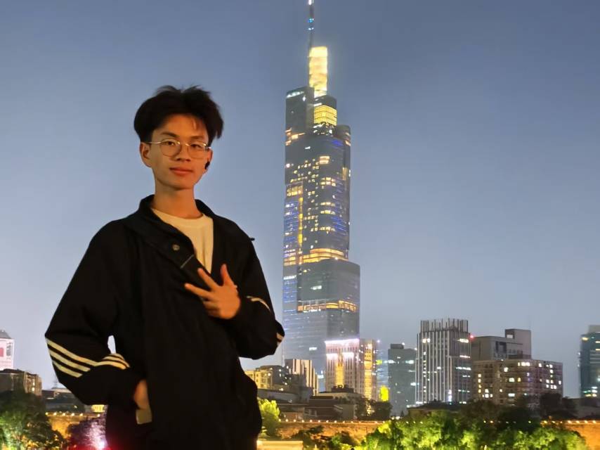 雷允聪个人生活照1