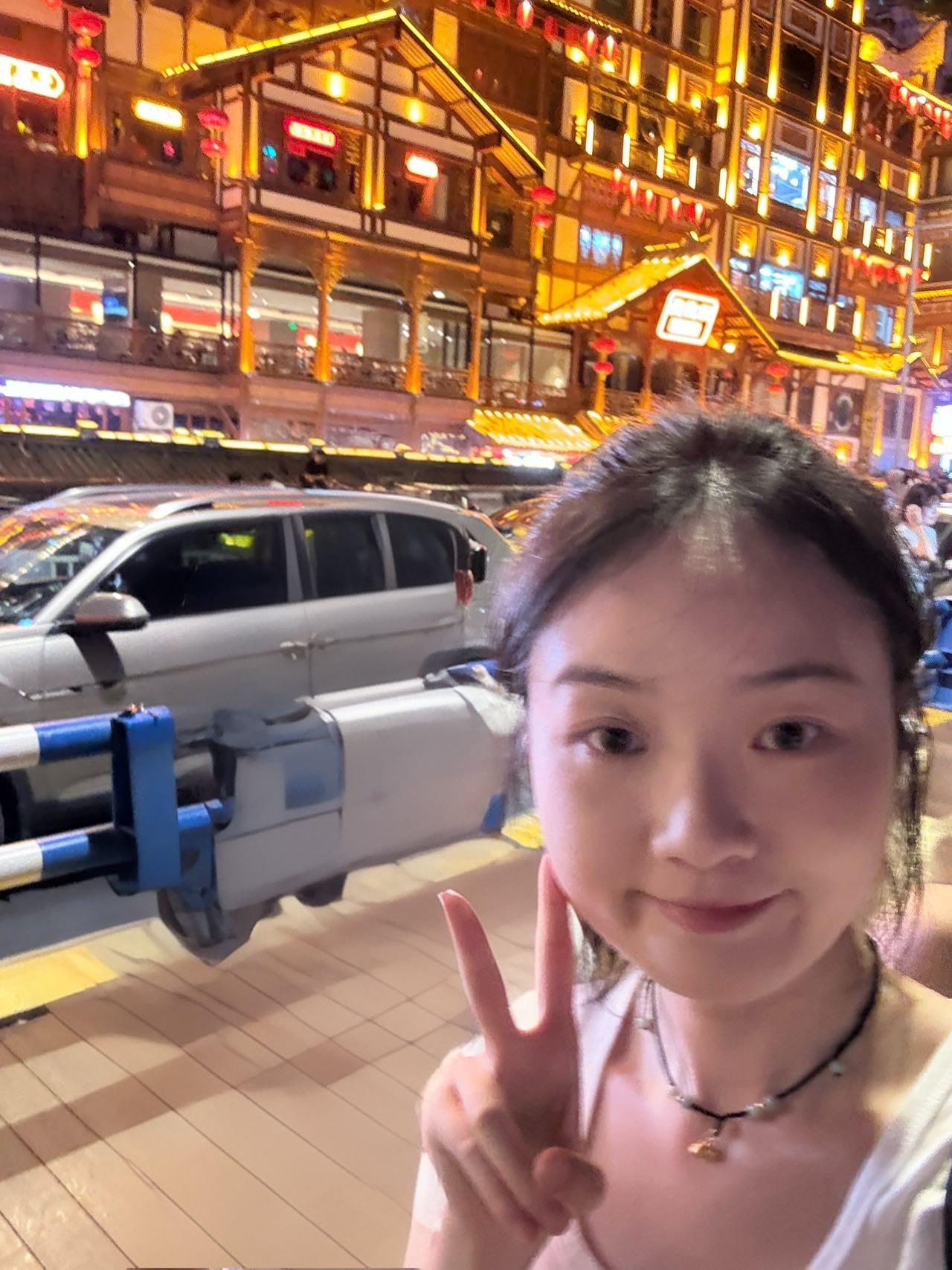 韦天娇个人生活照2