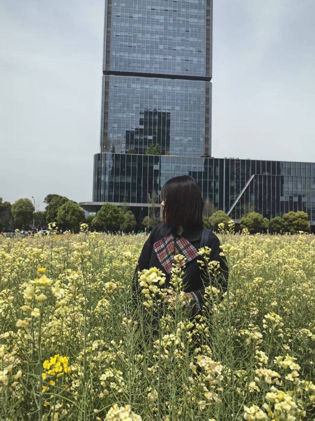 余卓谚个人生活照1