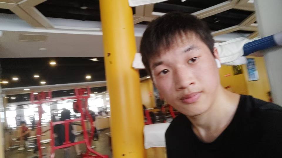 靳权个人生活照1