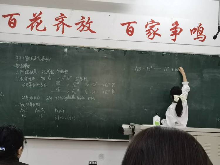 黄美伊个人生活照3