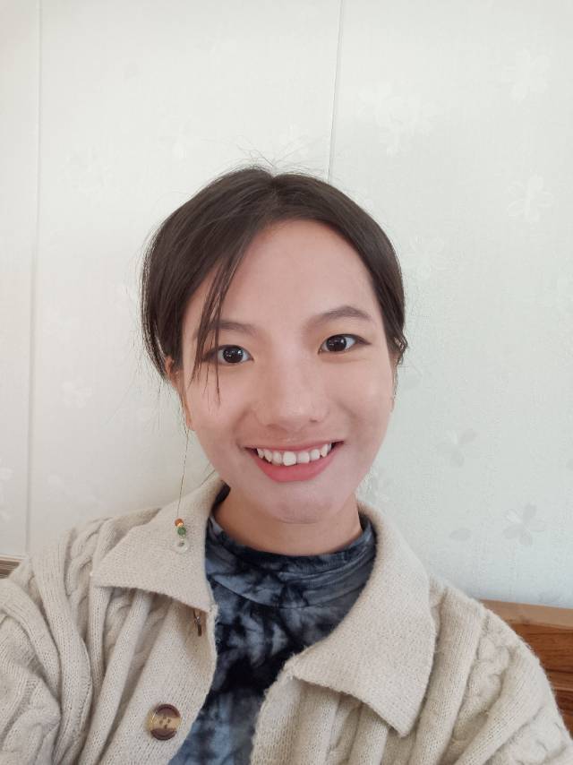 覃越华个人生活照1
