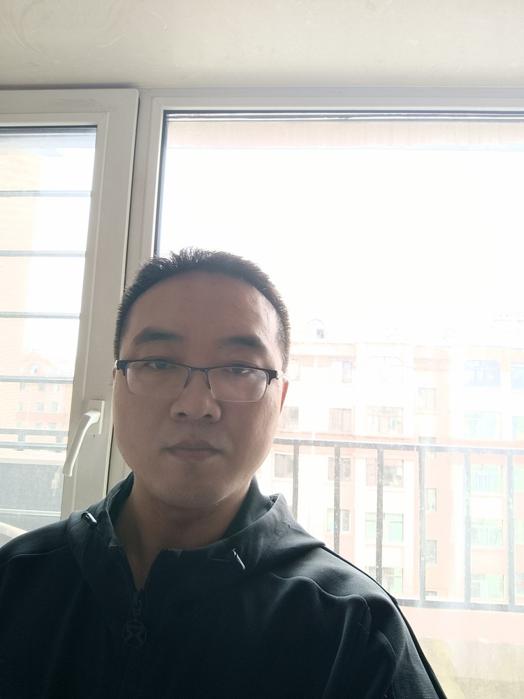 母晓东个人生活照1