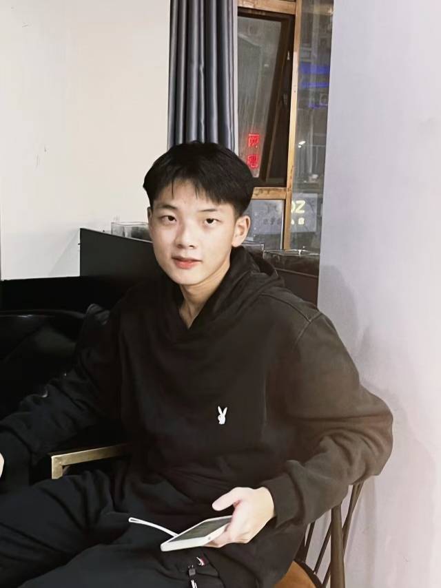 黄应灿个人生活照1