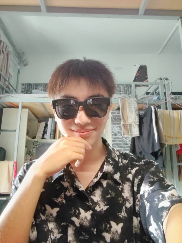 张明新个人生活照1