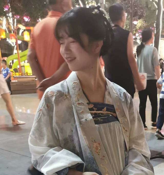 胡枍尘个人生活照5