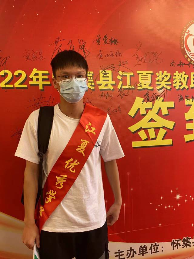 黄拼轩个人生活照1