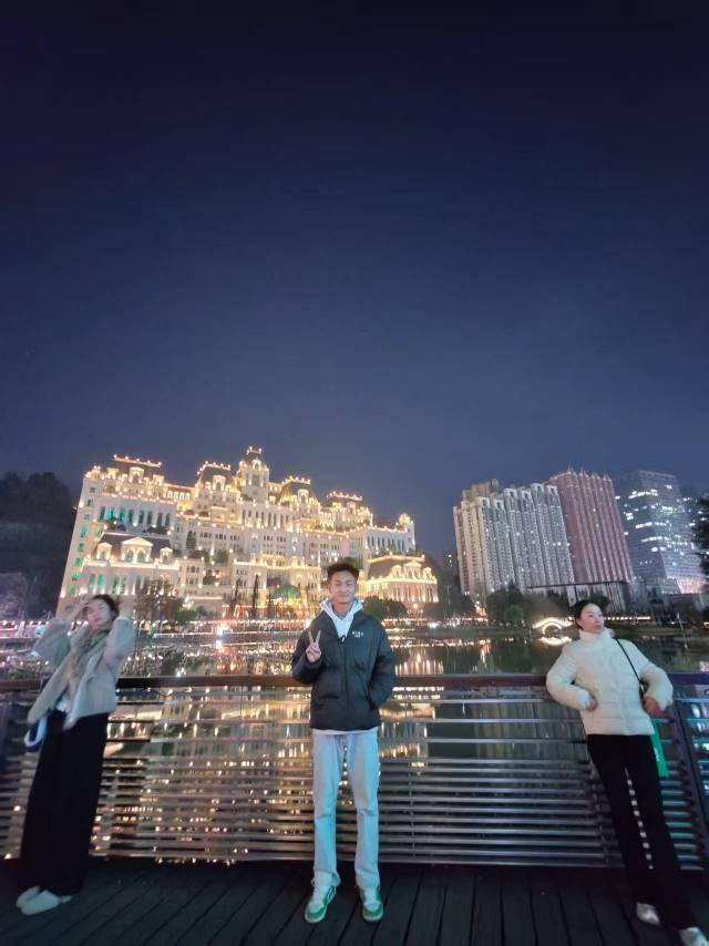 周老师个人生活照1