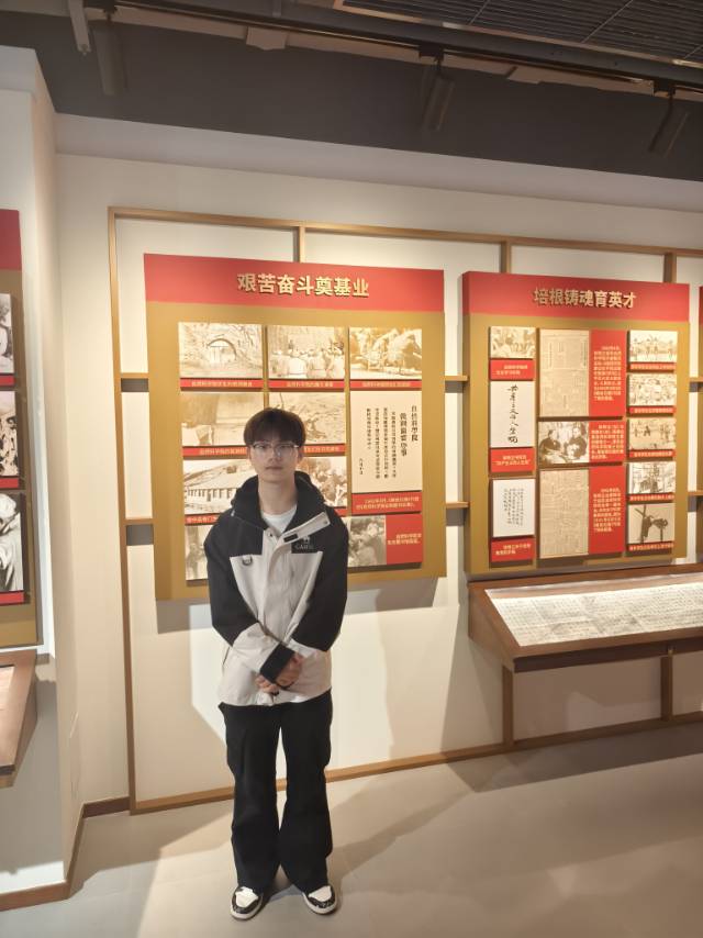 魏子凯个人生活照1