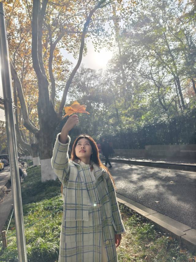 邓嘉仪个人生活照1