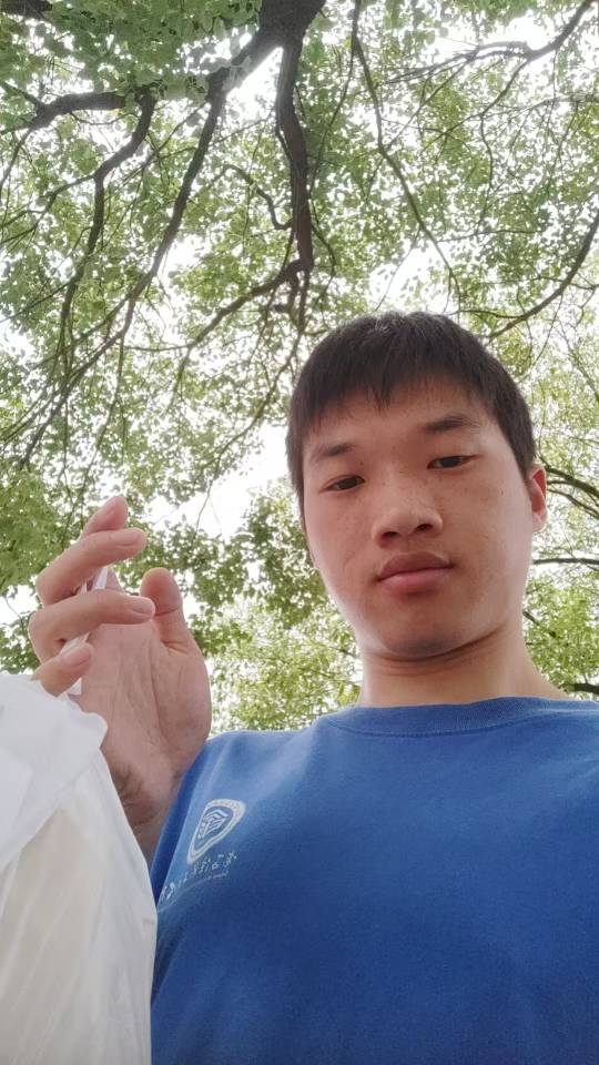 靳权个人生活照1