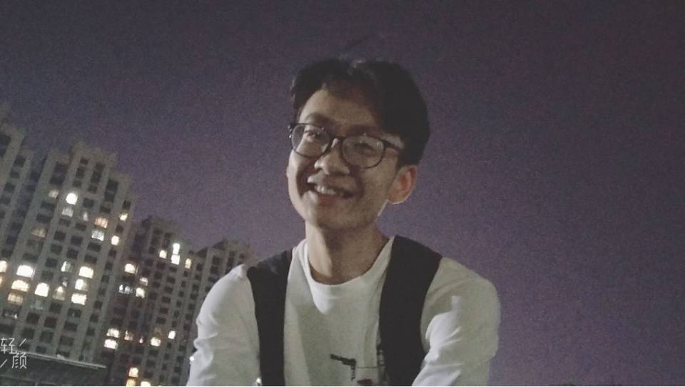 董鹏个人生活照1