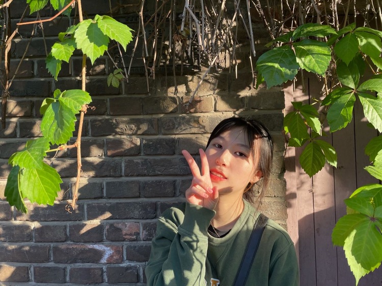 余晨希个人生活照1