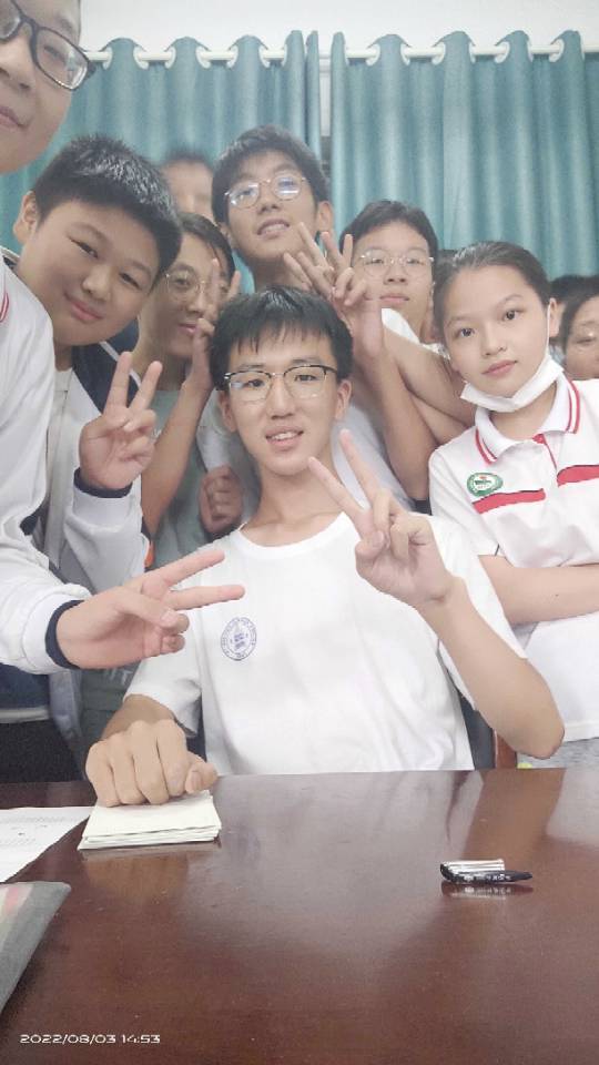 殷梓豪个人生活照1