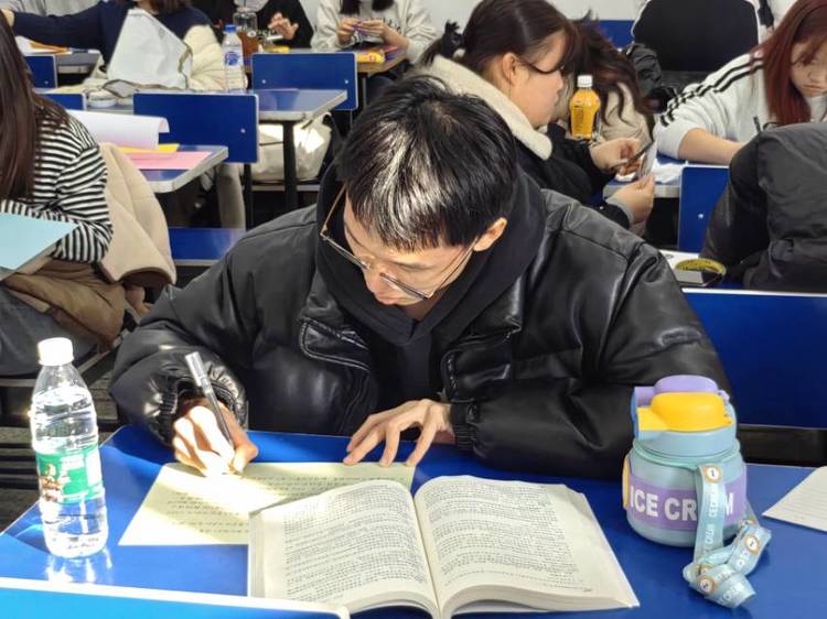 周永祺个人生活照1