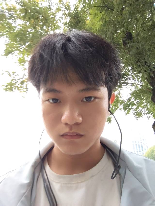 周子杭个人生活照1