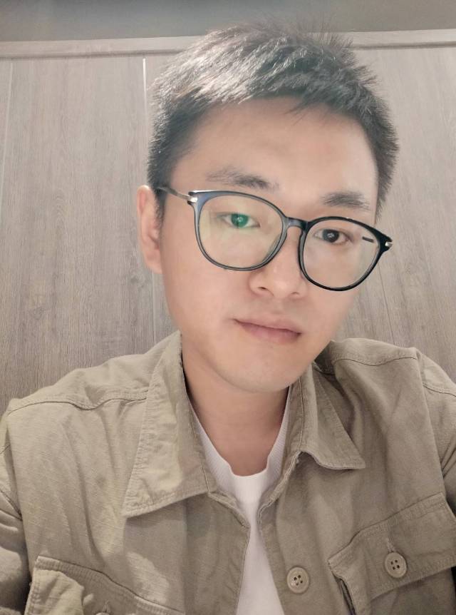 贾鹏个人生活照1