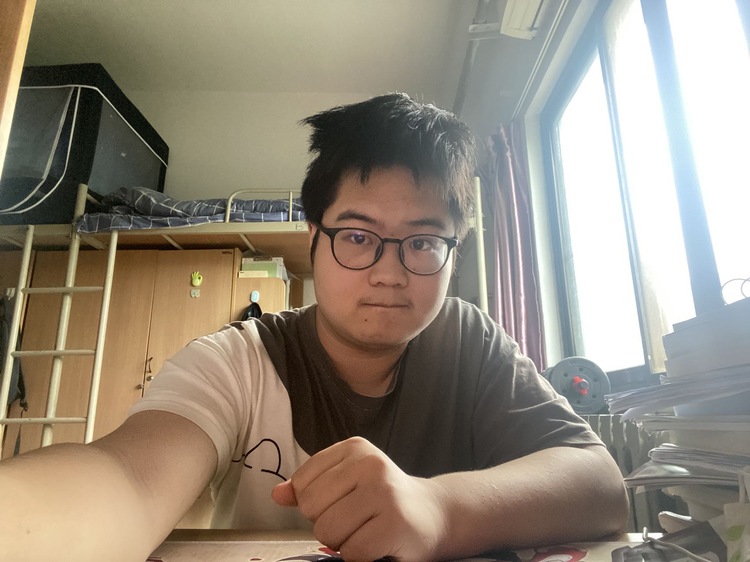 何梦洋个人生活照1