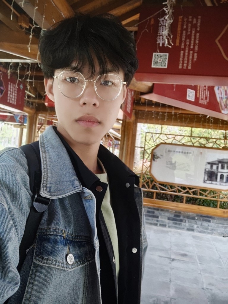张佳康个人生活照1