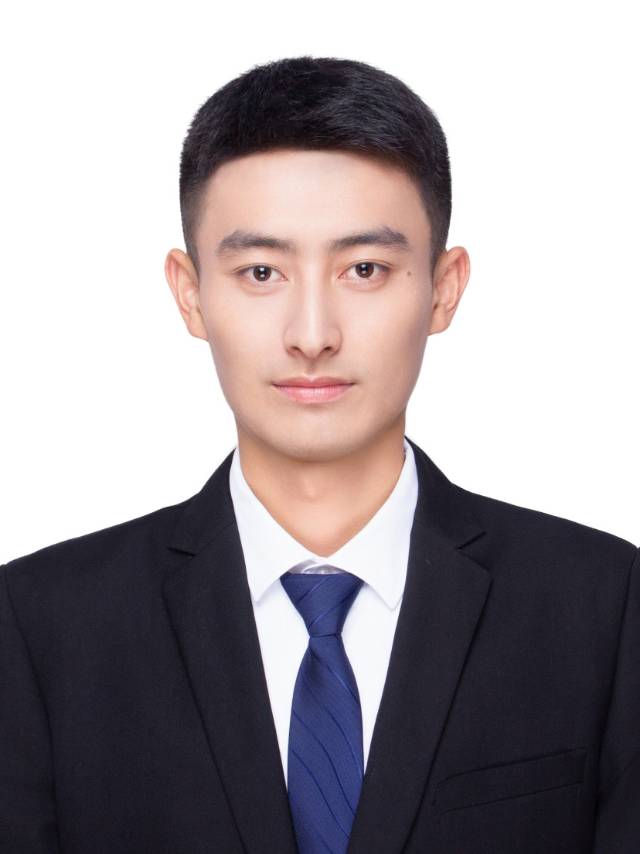 殷老师个人生活照1