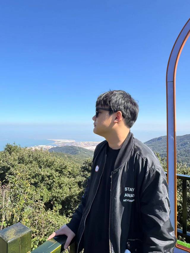 刘展翅个人生活照1