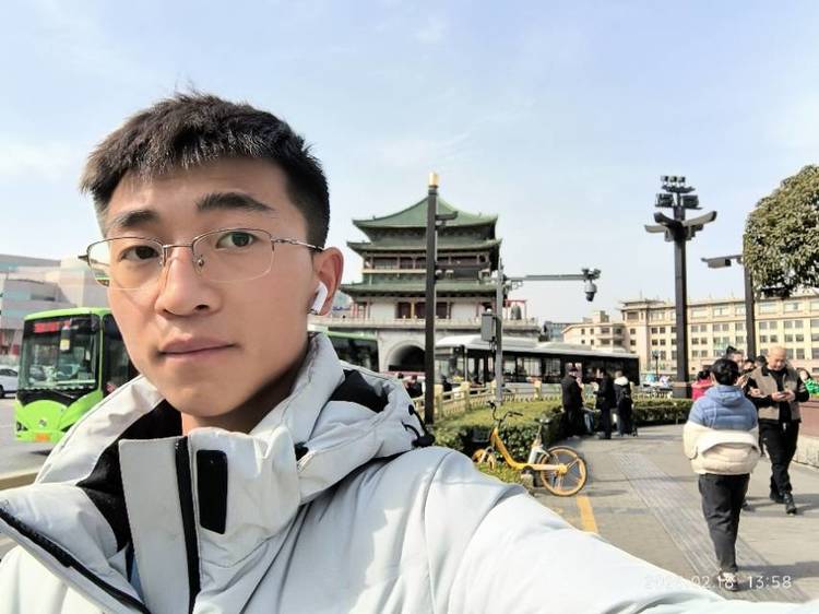 乔栋栋个人生活照1