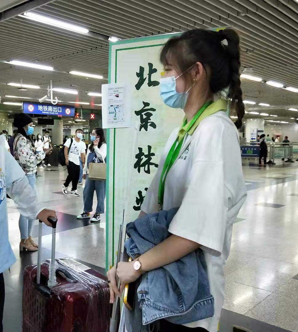 安格日个人生活照1