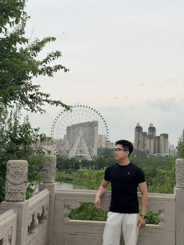 郭春岭个人生活照1